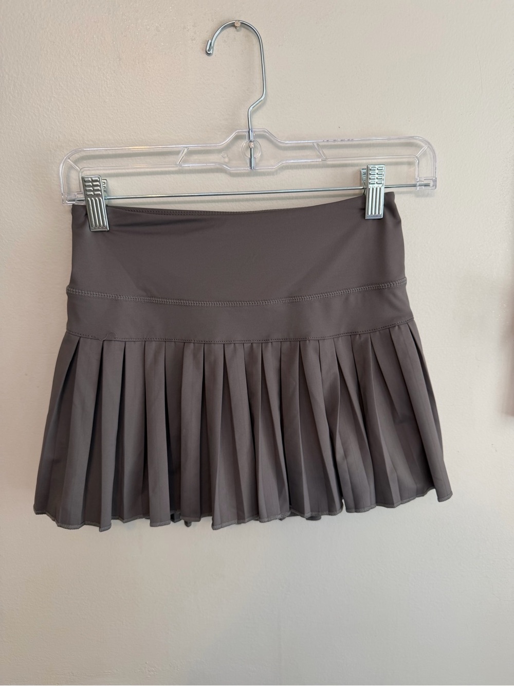 GOLDHINGE Pleated Mini Skirt in GRAY - Women's Active Style